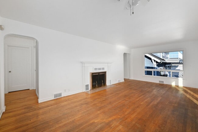 Photo - 3 Bedroom Home in Rainer Beach - Beautiful view over Lake Washington