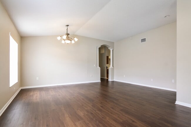 Photo - 812 Lesa Glen Pl