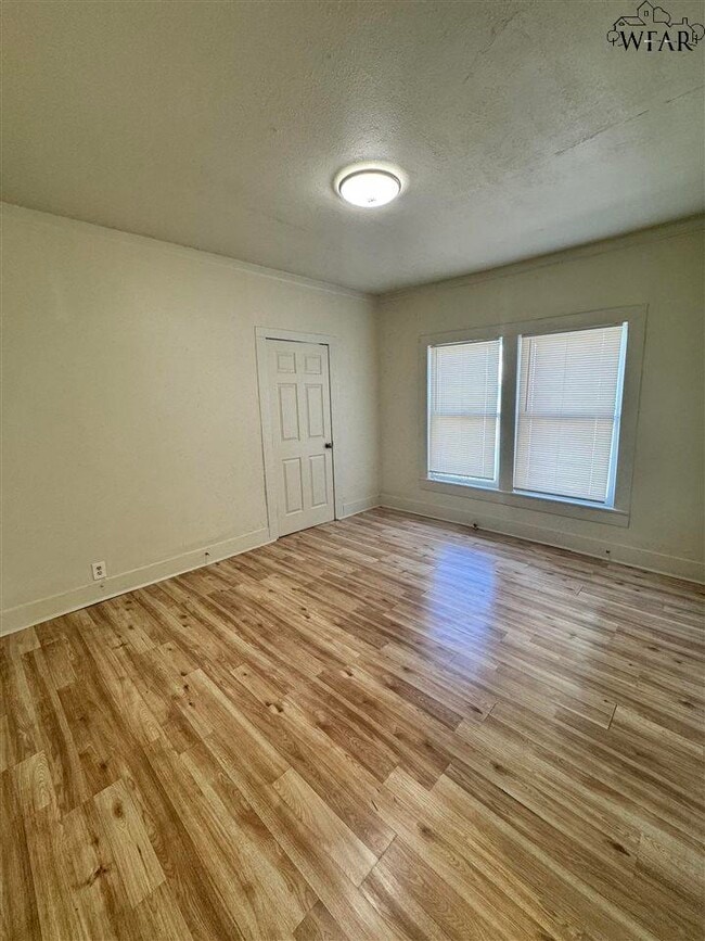 Building Photo - 2304 Roberts Ave Rental
