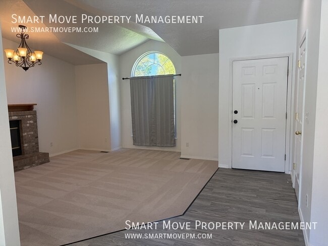 Photo - 108 W Crest Wood Dr