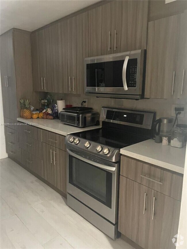 Building Photo - 301 Bonaventure Blvd Rental