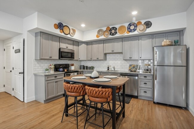 Custom Designer Kitchen - 551 North