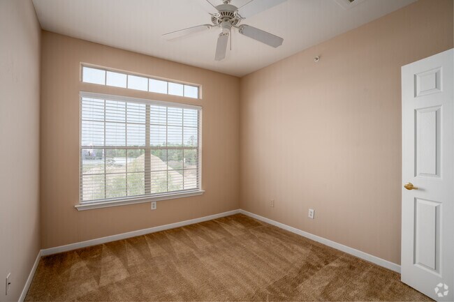 2BR, 2BA - 949SF - Bedroom
