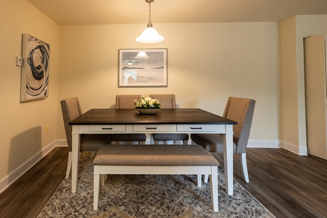 Woodridge Apartments