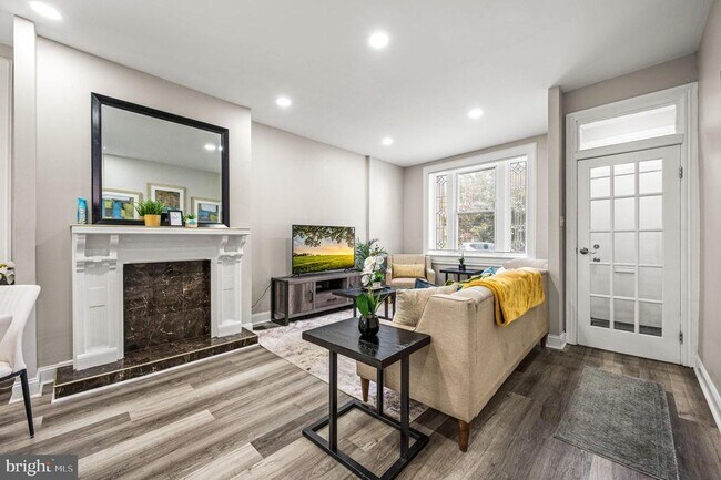 Photo - 930 N 30th St