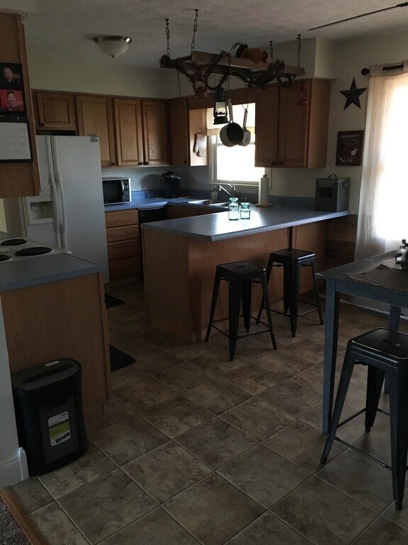 Photo - 3 Bedroom, 2 Bathroom Home in Red Bud Heig...