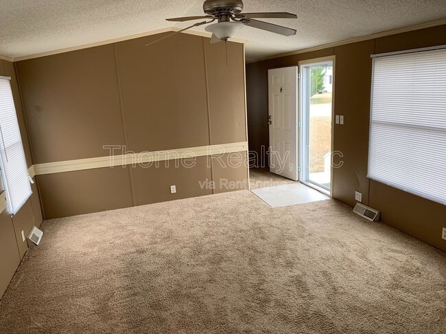 Photo - 162 Matts Ln