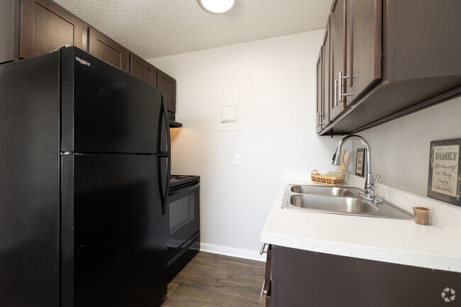 1BR, 1BA - 475SF - Kitchen