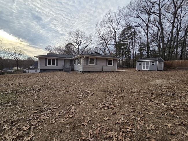 Building Photo - Quiet country rancher on large, secluded lot right at Route 1 and 288