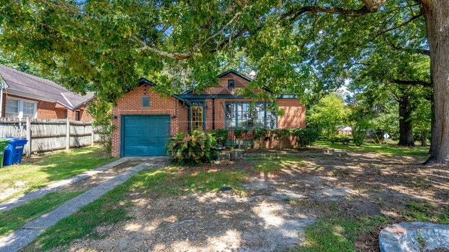 Photo - 3105 Woodlawn Ave