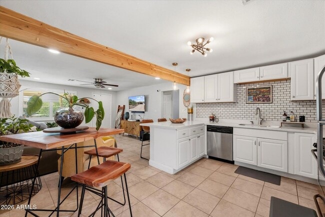 Photo - 1324 E Orangewood Ave