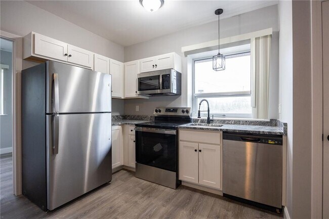Building Photo - 6899 Post Rd Unit 201