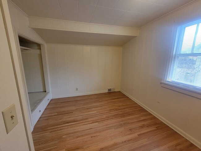 Photo - 745 Edith St