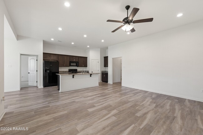 Photo - 109 Springsteen Ln