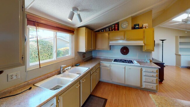 Photo - Luxurious 2 Bedroom, 2 Bathroom home with ...