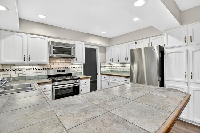 Photo - 13525 SW Roan Ct