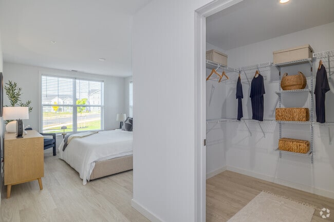 2BR, 2BA - 1,027SF - Primary Bedroom