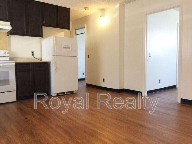 Photo - 1325 N School St