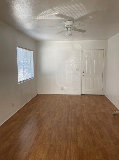 Building Photo - 12322 York Ave Unit D