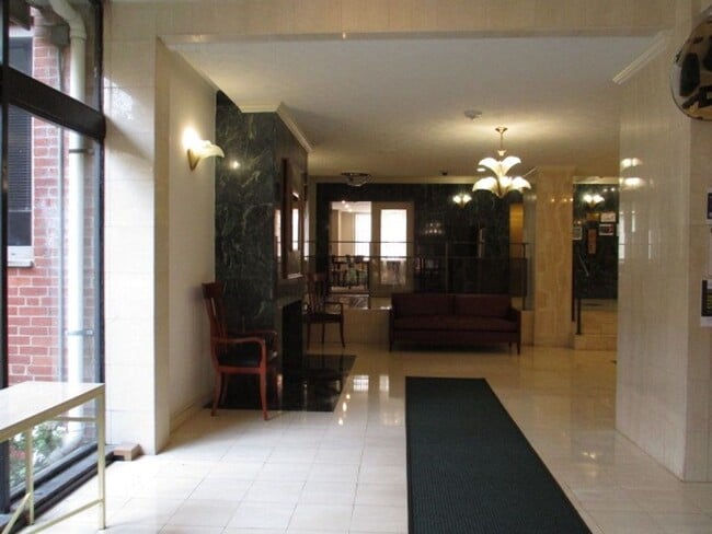 Photo - Spacious 1BR! Utilities Included! Rosslyn ...