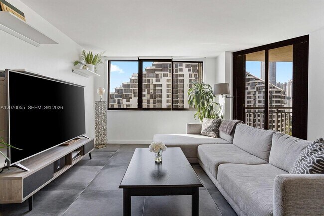 Photo - 540 Brickell Key Dr Unidad 1519
