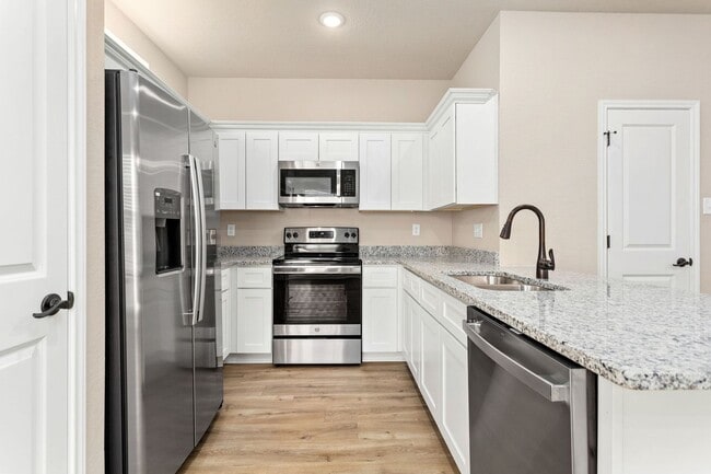 Photo - One Month Free 3/2.5