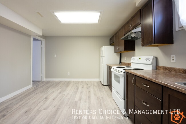 Building Photo - Updated Basement Suite Includes Utilities, Parking + Cat Friendly