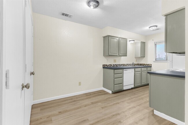 Photo - 209 W Trinity St Unit C