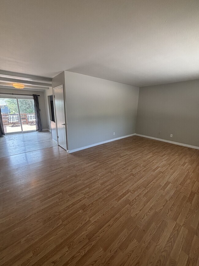 Photo - 3495 Montebello Dr W