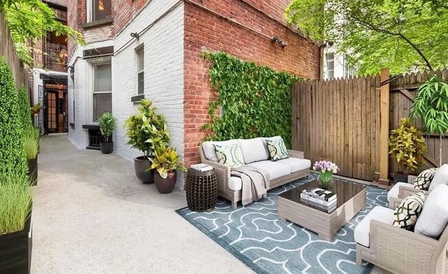 Building Photo - 529 E 6th St