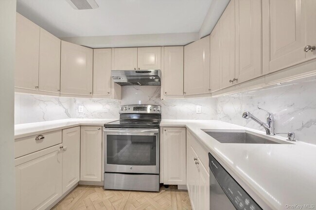 Photo - 100 Cutter Mill Rd Unit 4G