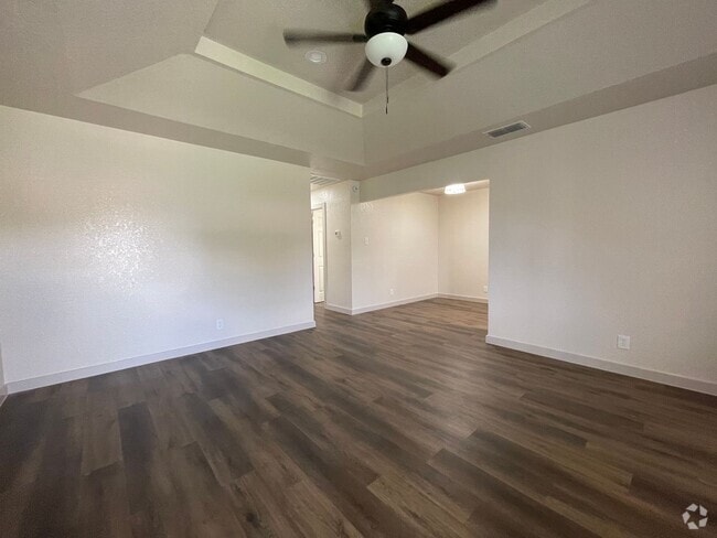 Building Photo - AVAILABLE NOW 2 BEDROOM 2 BATH DUPLEX IN S... Rental