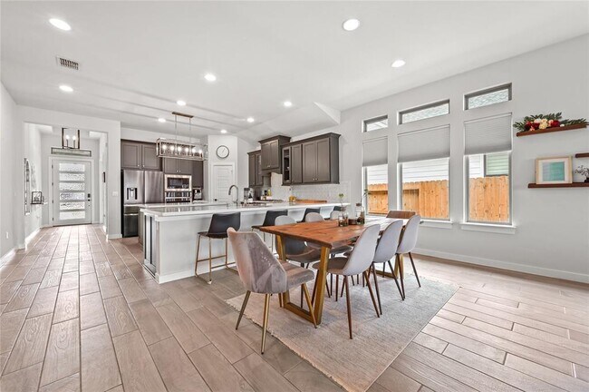 Photo - 8208 Spire View