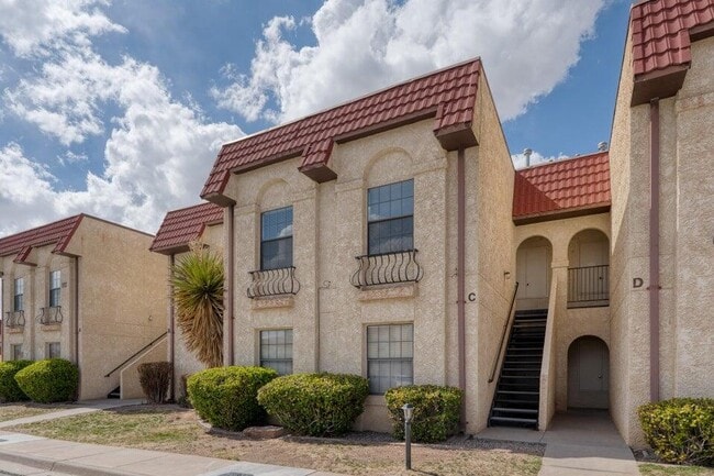 Building Photo - 811 Country Club Dr SE Unit Apt 2C