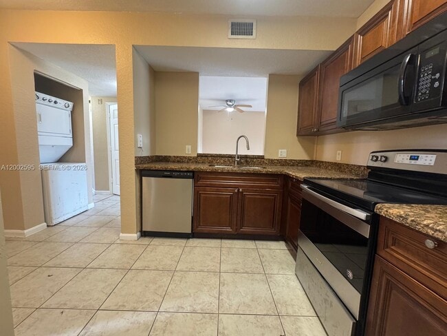 Photo - 1133 Golden Lakes Blvd Unidad 813