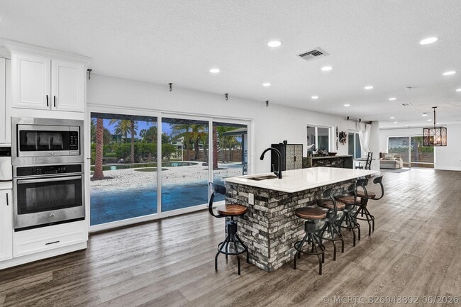 343 Layne Blvd