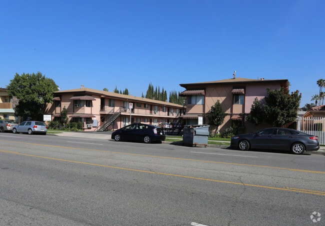 Photo - 4520 Hazeltine Ave