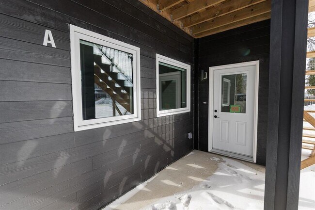 Photo - 250 5 Ave NW