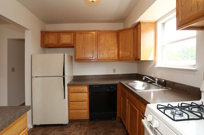 1 BD, 1BA (700sqft) - Kitchen