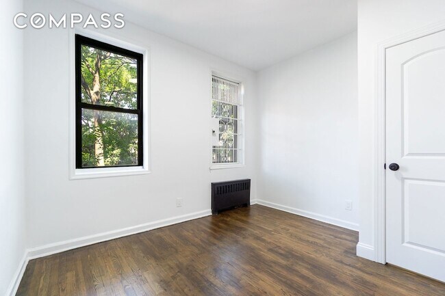 Photo - 315 E 5th St