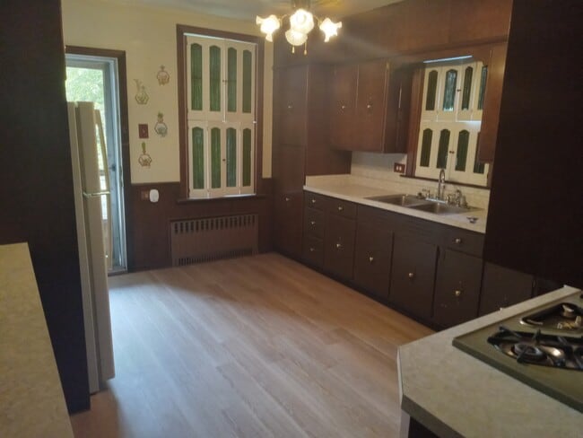 Kitchen - 5026 W Hutchinson St Unit 1