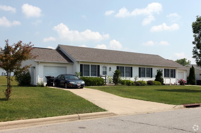McPherson Woods - McPherson Woods Apartments