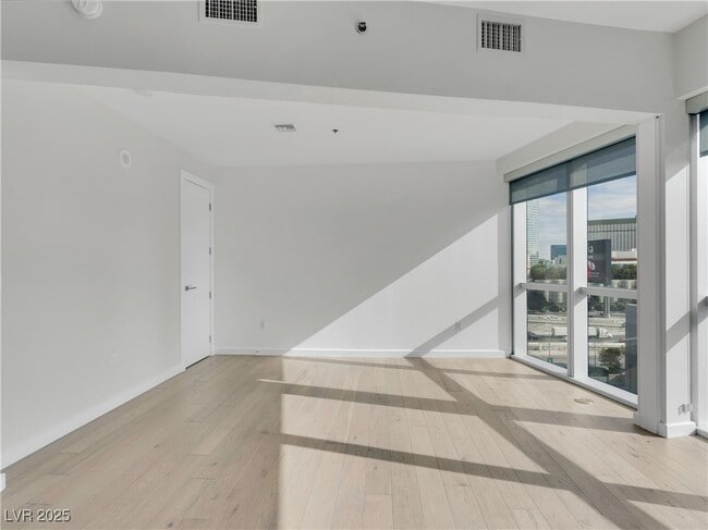 Building Photo - 4471 Dean Martin Dr Unit 1001