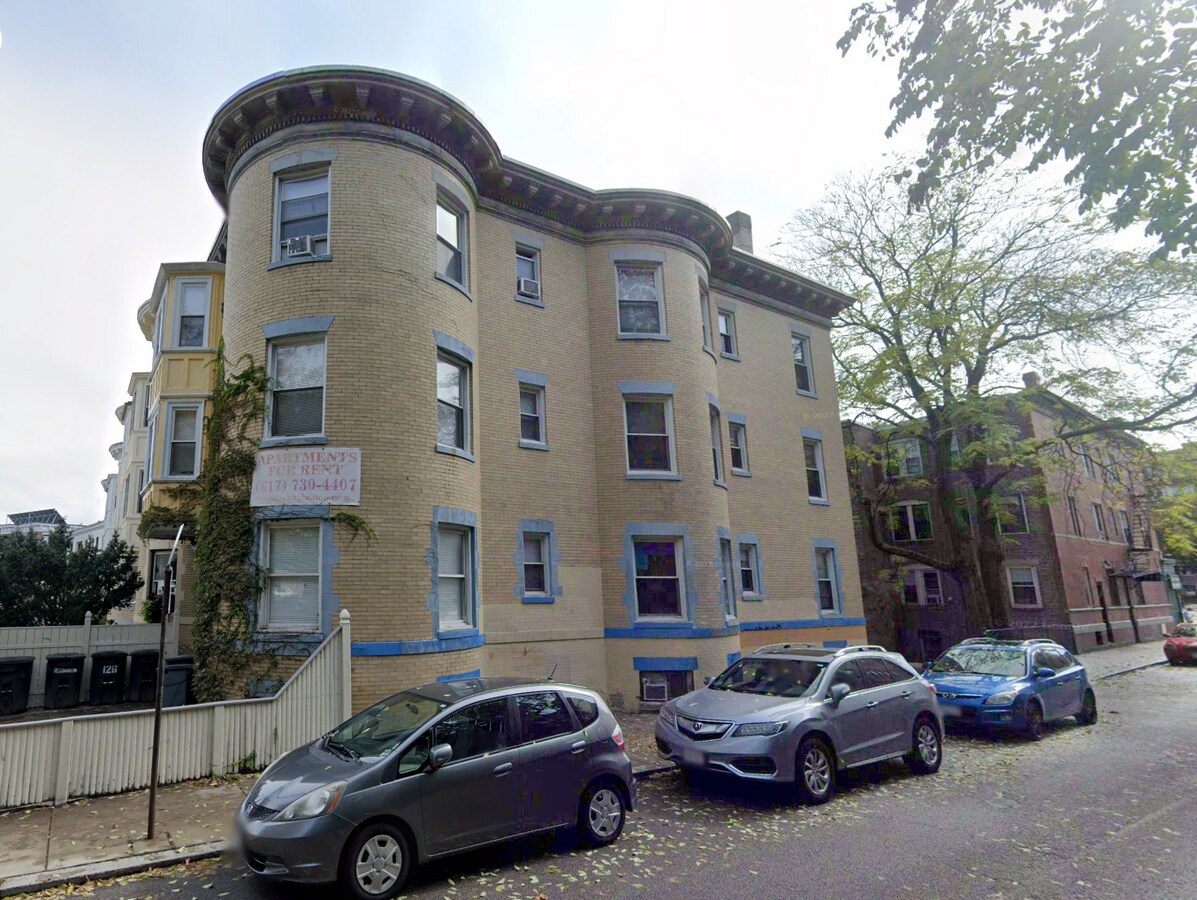 Photo - 132 Glenville Ave Condo