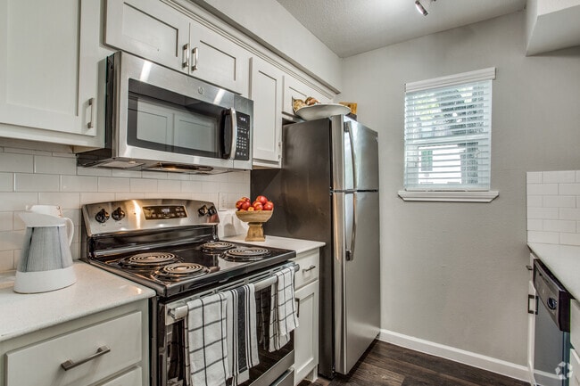 Building Photo - Medical Center Apartments - Super Deal! Unit WMCA