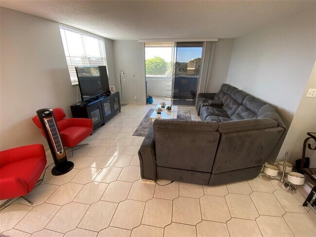 Photo - 410 NW 68th Ave Unidad 515