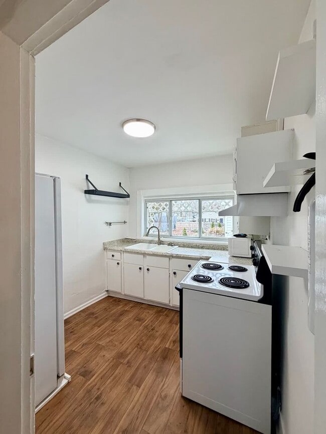 Building Photo - 365 S Upper St Unit 1