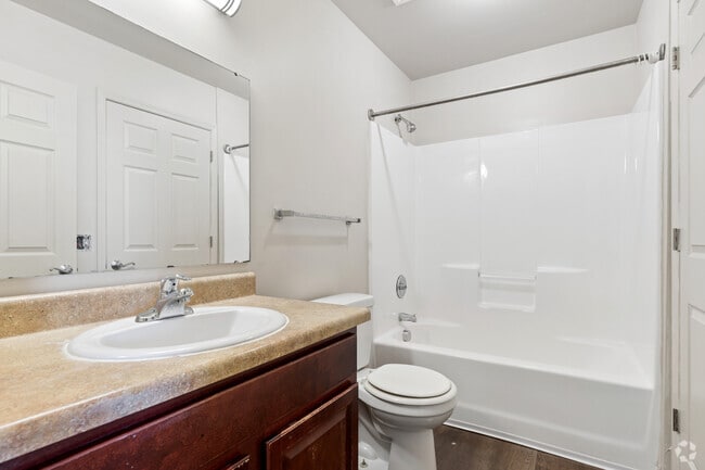 4BR, 2BA - 1,401SF - Bathroom