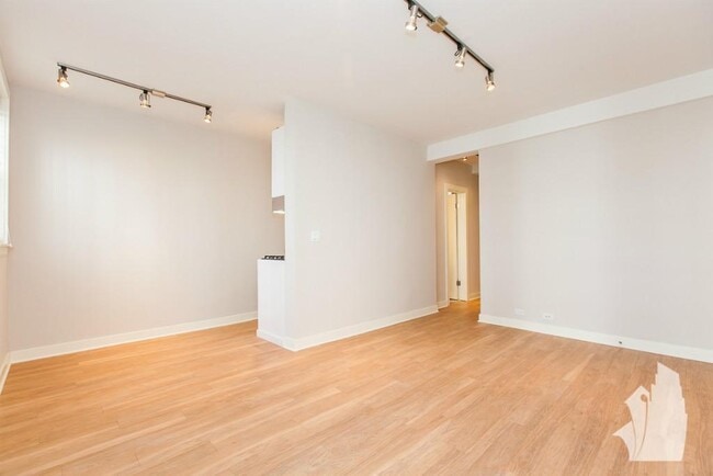 Photo - 515 W Belmont Ave