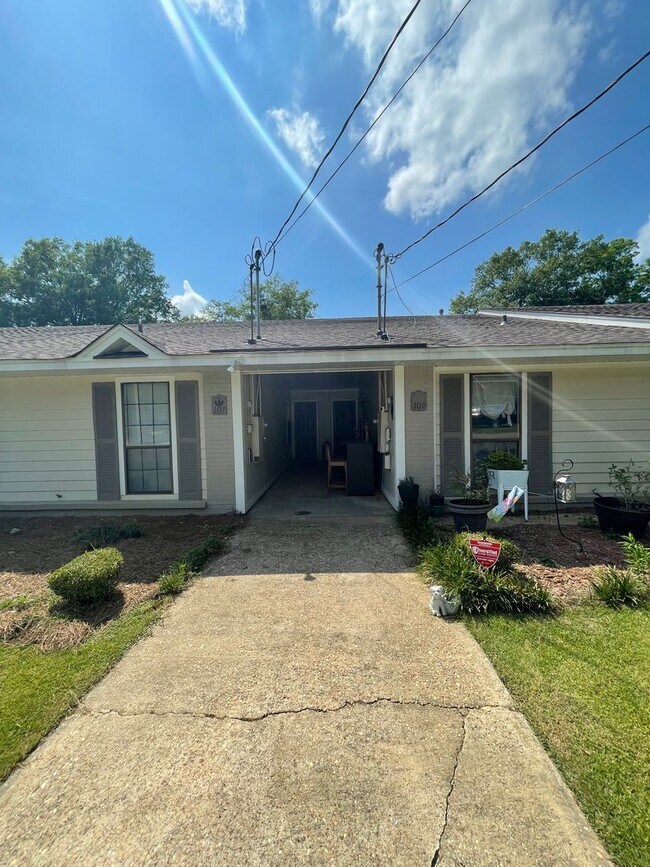 107 Cedar Ct